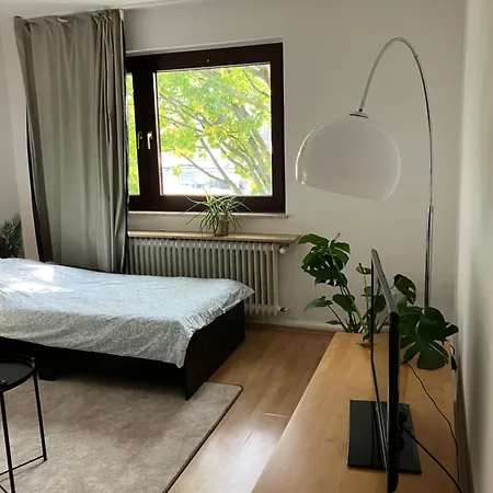 - Und Zentral