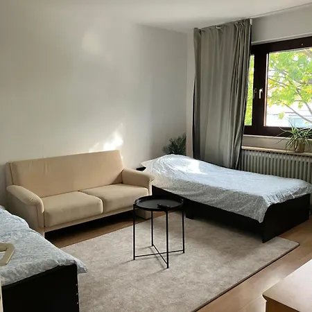 - Und Zentral Апартаменты