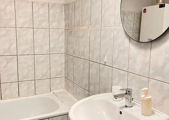 - Und Zentral Апартаменты *