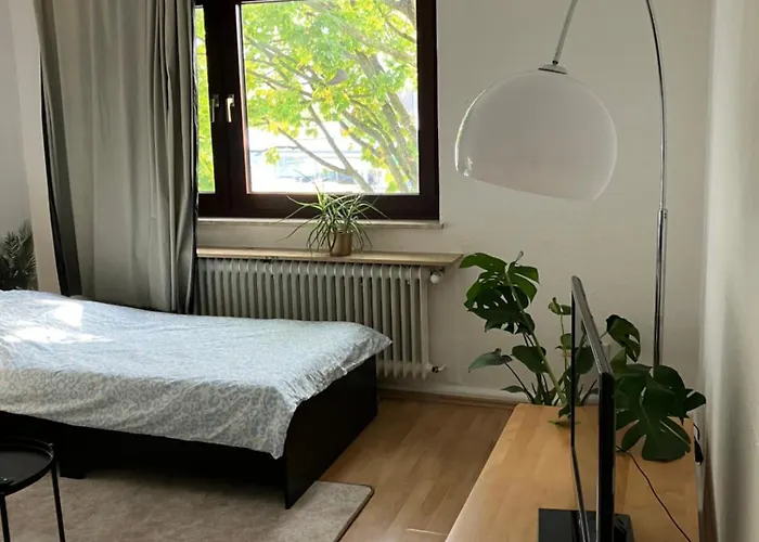 - Und Zentral